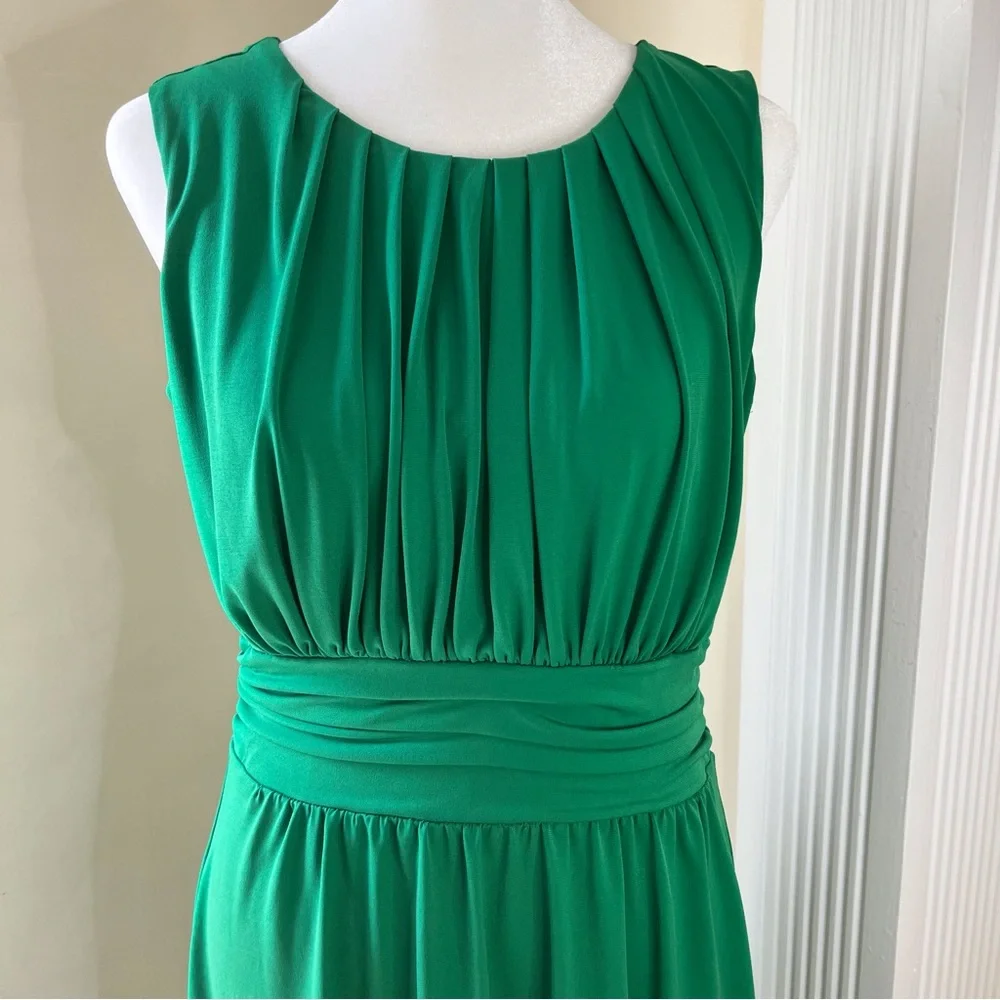 Enfocus Studio green sleeveless dress with fitted ruched waist front pleating - Picture 3 of 16